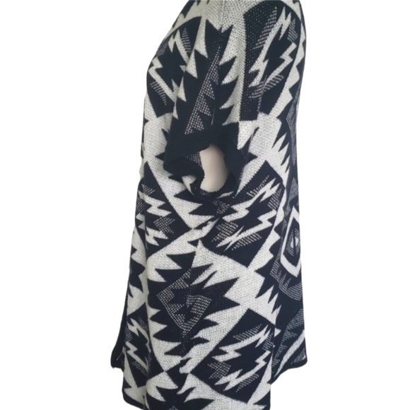 KIRRA - B&W Short Sleeve Aztec Cardigan - Large - Picture 5 of 10